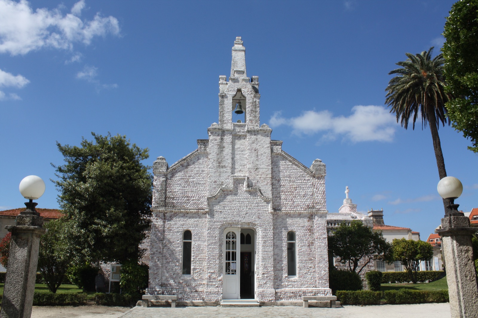 Capilla de las conchas de A Toxa, cubierta de vieiras